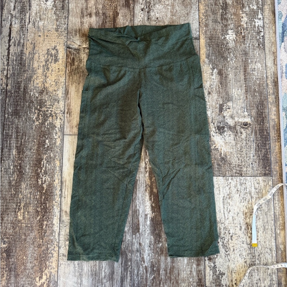 2 for $10 sale: Olive green herringbone cropped Capri Leggings -M